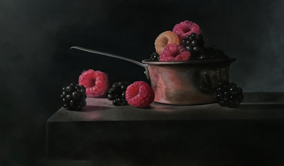 Berry Reflections, 2020 – Still life oil painting on panel, 33 x 22 cm – Ginny Page